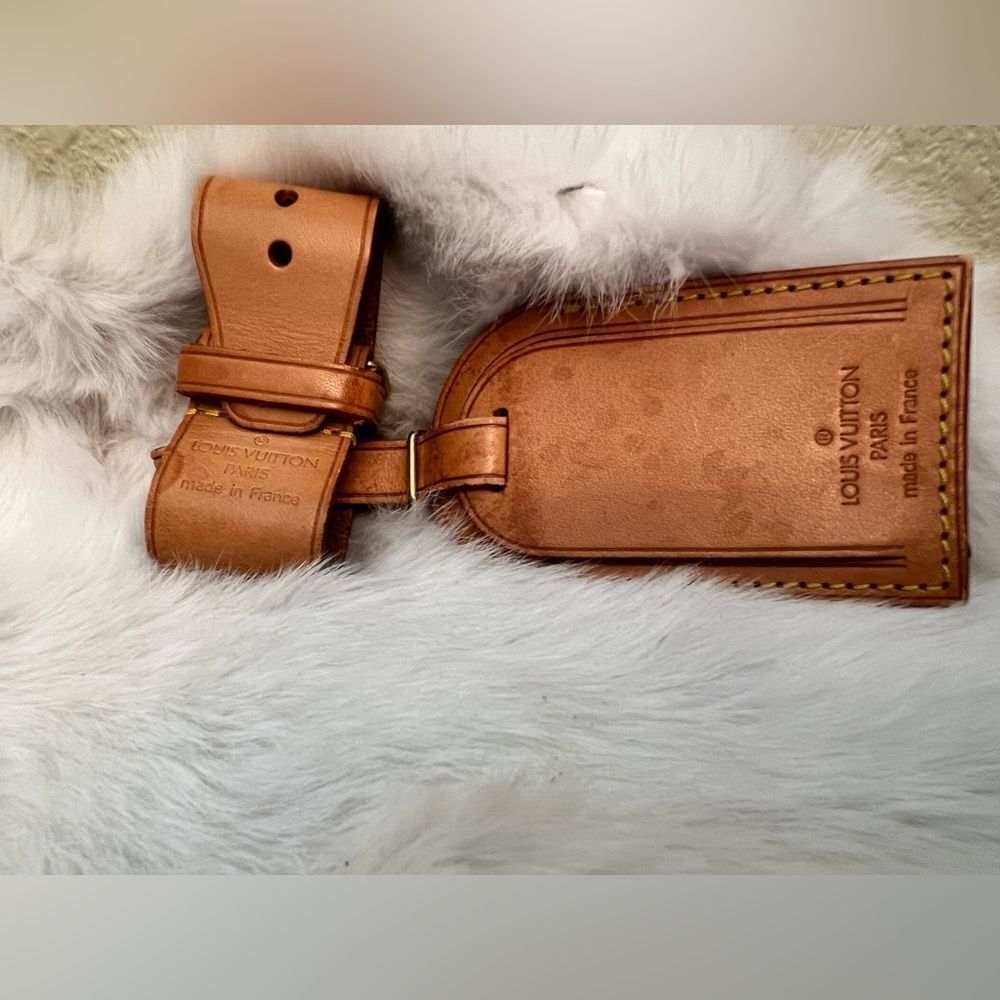 LOUIS VUITTON Vachetta Luggage Tag Poignet Set
Brown Leather